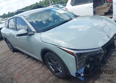 2025 Kia K4 Lxs из США, поврежденный, VIN 3KPFT4DE8SE041047